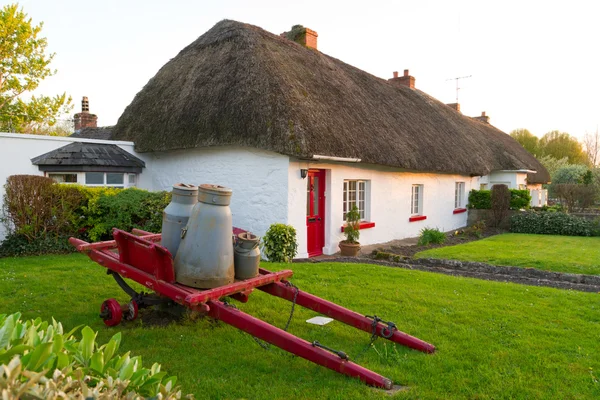 Irlandzki tradycyjna domek letniskowy dom — Zdjęcie stockowe