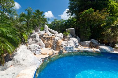 tropikal tatil köyü