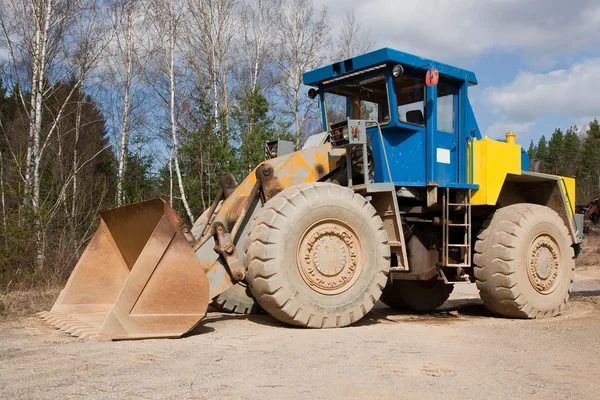 Front loaders in quarry — Stock Photo, Image