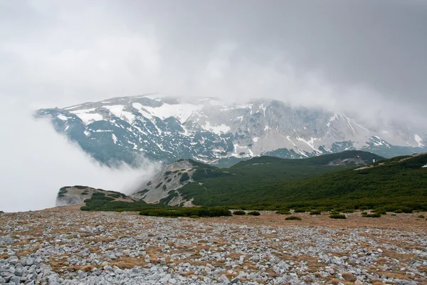 Zobrazit na alpské vrcholky hor-raxalpe — Stock fotografie