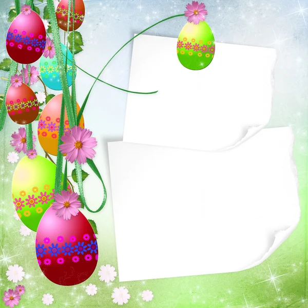Весенний или пасхальный фон с красочными пасхальными яйцами и цветами — стоковое фото