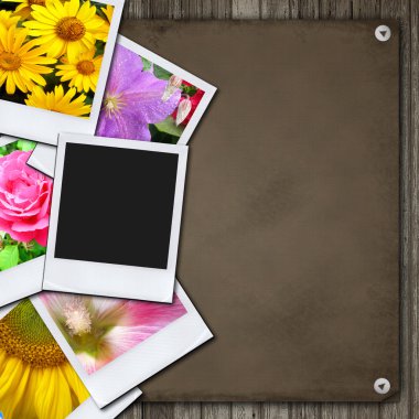 ahşap masa üzerinde fotoğraf