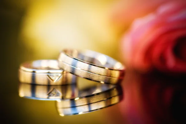 부케와 웨딩 반지 — 스톡 사진