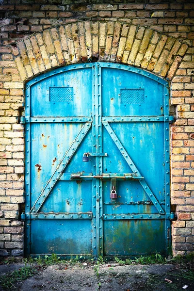 Porta de ferro — Fotografia de Stock