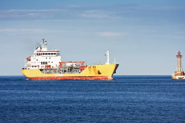 Tanker ship entering port — Stock Photo, Image