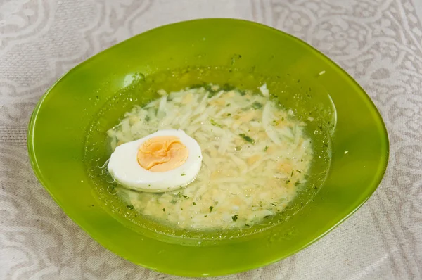 Yumurta ve dereotu ile tavuk suyu — Stok fotoğraf
