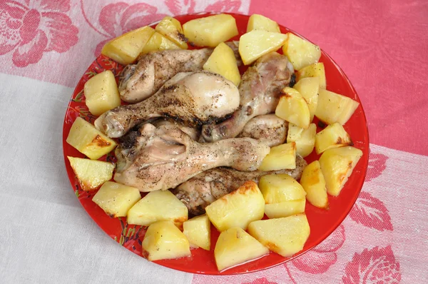 Patata al horno con pollo. Cocina casera —  Fotos de Stock