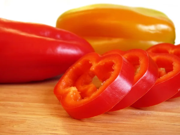 Sweet pepper sliced ??on a cutting board, isolation — Stock Photo, Image
