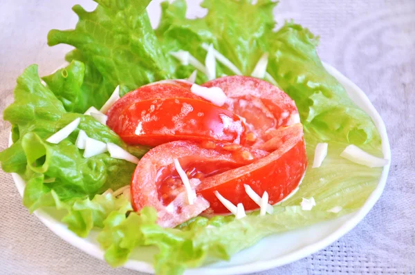Tomatoes with mayonnaise on lettuce leaf — Stock Photo, Image