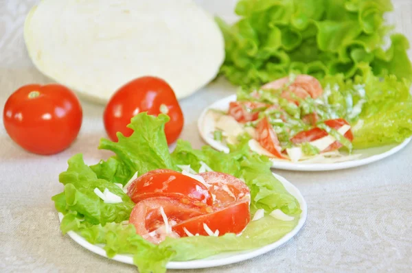 Tomatoes with mayonnaise on lettuce leaf — Stock Photo, Image