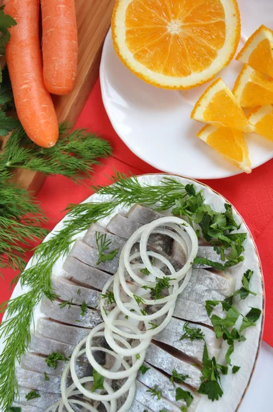 Soğan ve portakal iştah açıcı ringa balığı — Stok fotoğraf