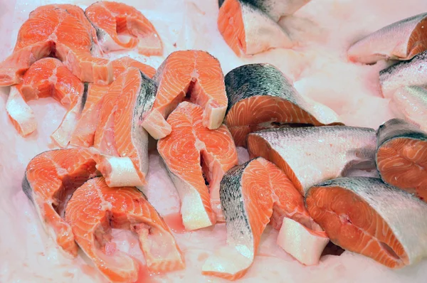 Čerstvé lososy v obchodě — Stock fotografie