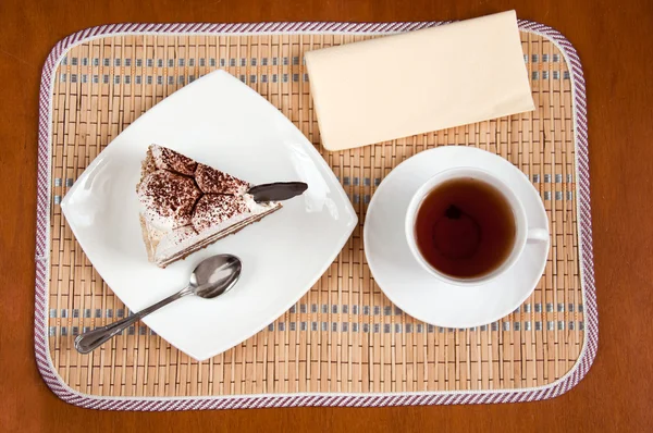 Tea and a slice of cake with cream — Stock Photo, Image