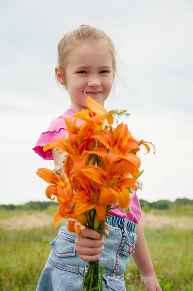 Girl with a bouquet of orange lilies — Stock Photo, Image