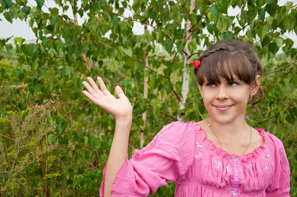 The Russian girl stands near the birch — Stock Photo, Image