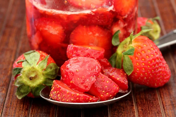 新鲜草莓自制果酱 — 图库照片
