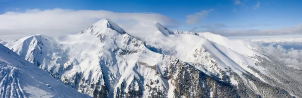 Zimní panorama pohoří. Bulharsko, bansko — Stock fotografie