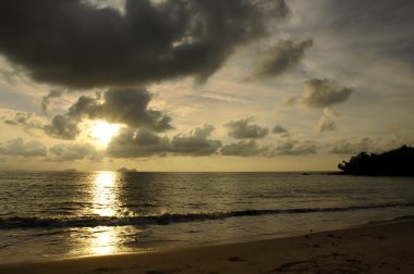 Deniz günbatımı. Borneo.