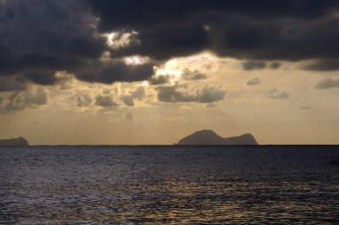 Deniz günbatımı. Borneo.