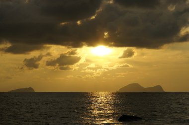 Deniz günbatımı. Borneo.