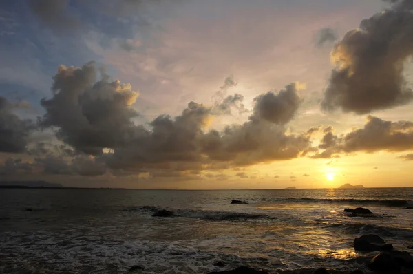 海の夕日。ボルネオ島. — ストック写真