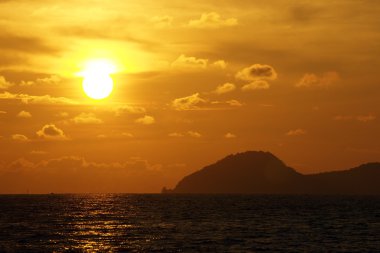 Deniz günbatımı. Borneo.