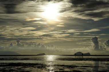 Deniz günbatımı. Borneo.