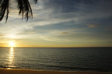 Deniz günbatımı. Borneo.