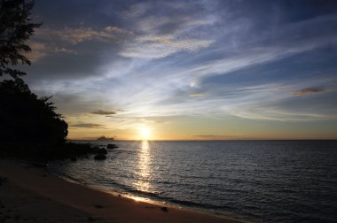 Deniz günbatımı. Borneo.