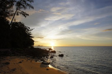 Deniz günbatımı. Borneo.