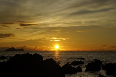 Deniz günbatımı. Borneo.