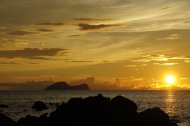 Deniz günbatımı. Borneo.