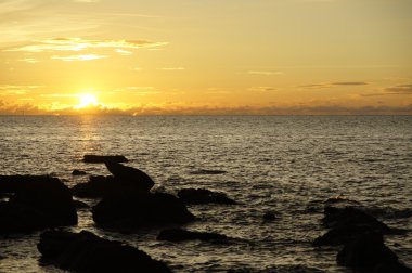 Deniz günbatımı. Borneo.