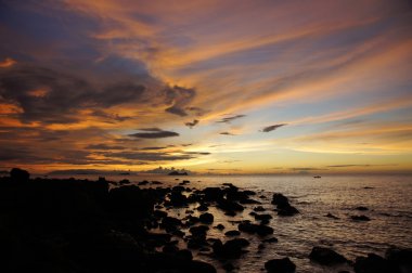 Deniz günbatımı. Borneo.