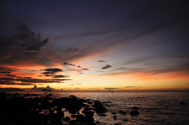 Deniz günbatımı. Borneo.