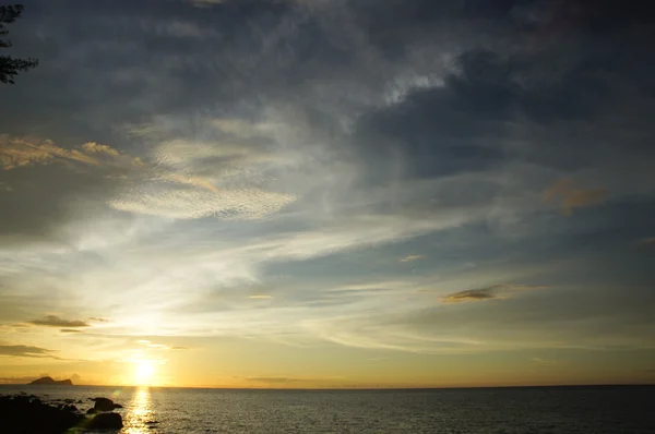 Havet solnedgång. Borneo. — Stockfoto