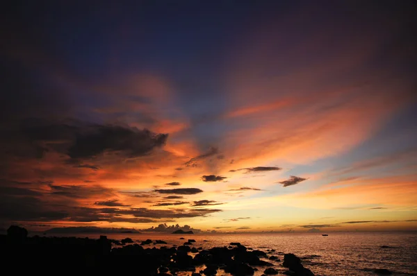 海上日落。婆罗洲. — 图库照片