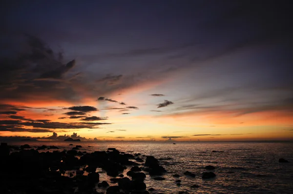 Sonnenuntergang am Meer. borneo. — Stockfoto
