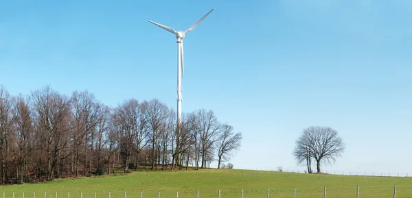 Countryside landscape with wind turbine — Stock Photo, Image