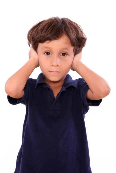 Barn som täcker öronen — Stockfoto