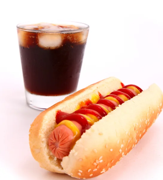 Hot-doga i pić — Zdjęcie stockowe