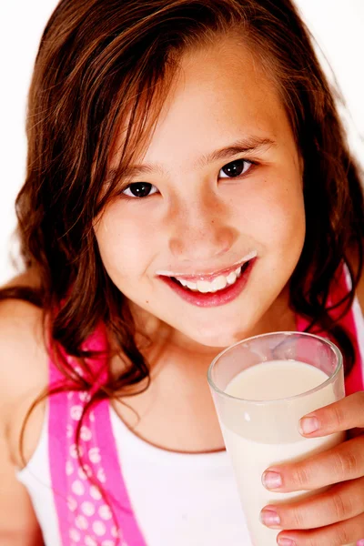 女の子とミルク — ストック写真