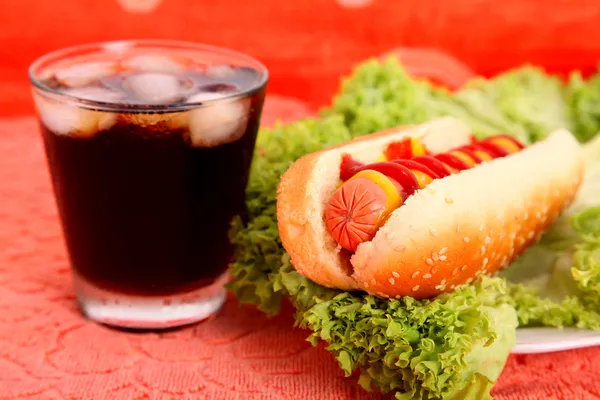 Hot Dog und Drink — Stockfoto