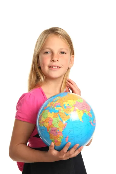 Jovem menina segurando mundo globo — Fotografia de Stock