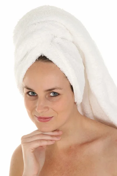 Menina bonita com cabelo na toalha — Fotografia de Stock