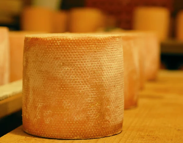 Chef monk ost i raffinering — Stockfoto