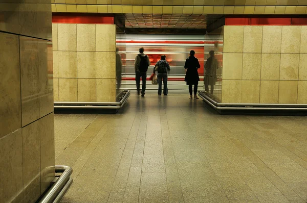 Train de métro en mouvement — Photo