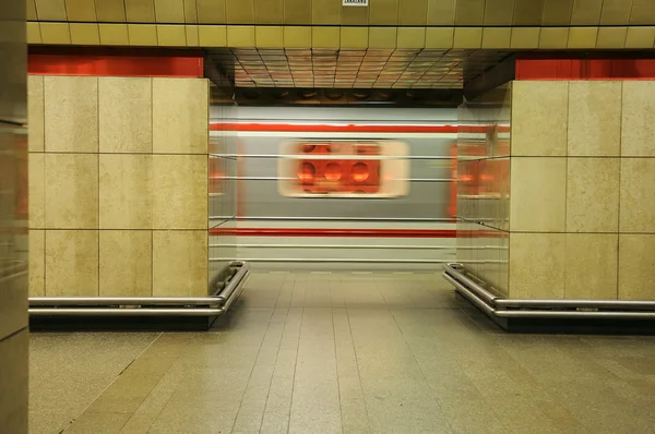 Tren de metro en movimiento —  Fotos de Stock