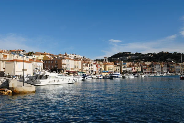 La ciudad costera de Cassis en la Riviera Francesa — Foto de Stock