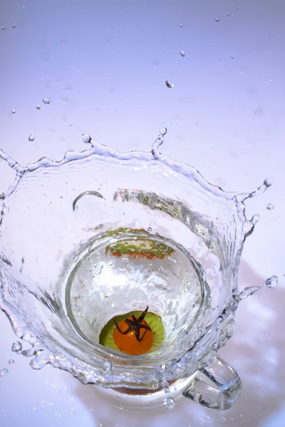 Fruit drop in water — Stock Photo, Image